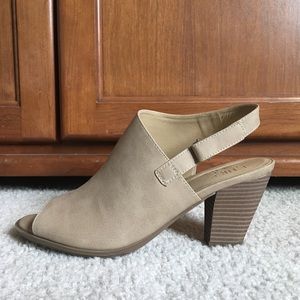 Naturalizer Tan Heels